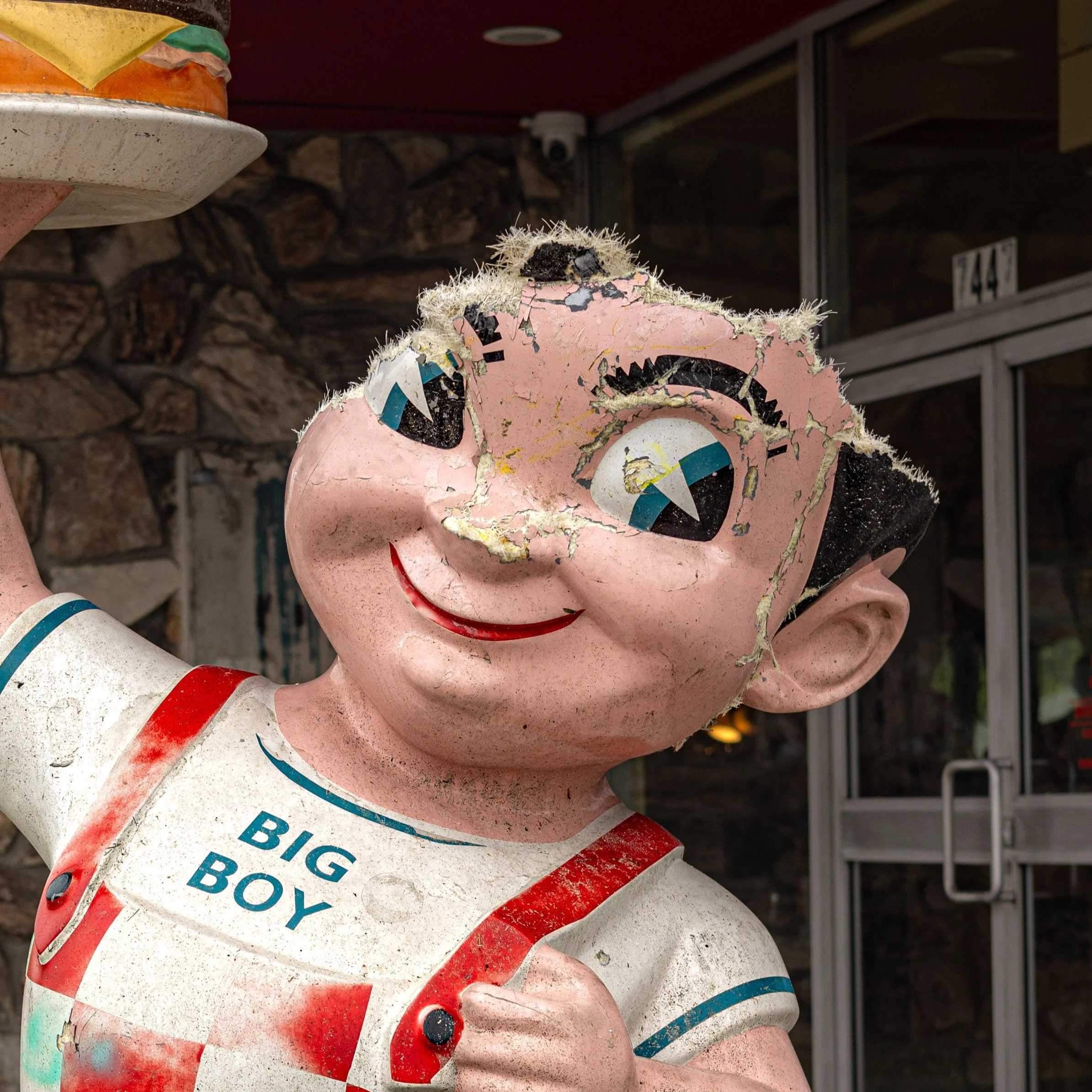 Traffic collision leaves Big Boy mascot with significant head